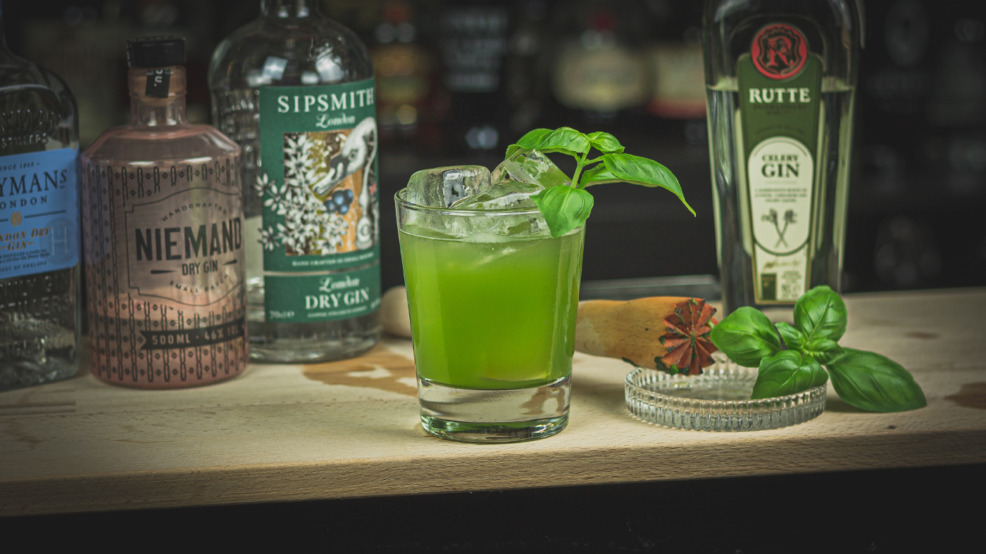 Gin Basil Smash: Der intensive Sour Cocktail mit Basilikum