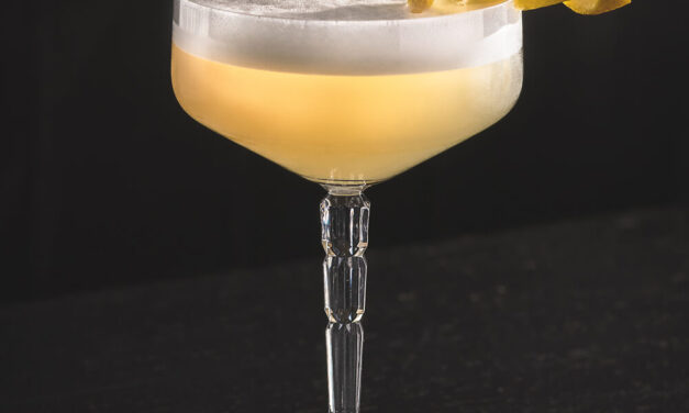 White Lady Cocktail: Gin, Orangenlikör und Zitrone