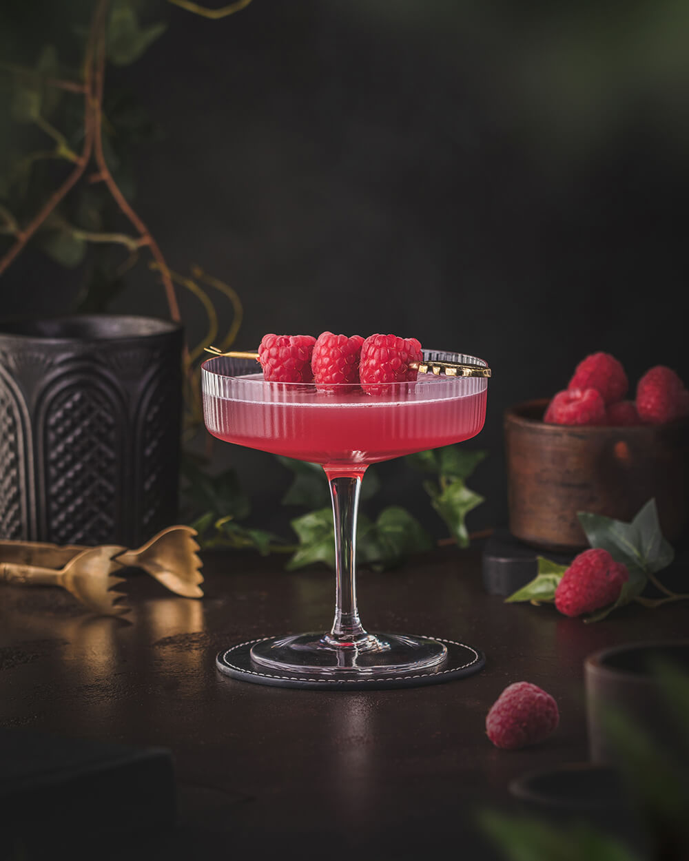 Cosmopolitan 1934 - Roter Cocktail mit Gin und Himbeeren